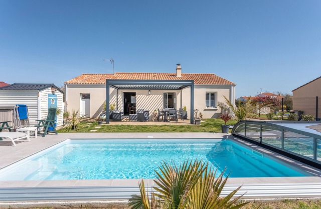 Holiday Home 'Maison Salorge' with Private Pool, Wi-Fi and Air Conditioning