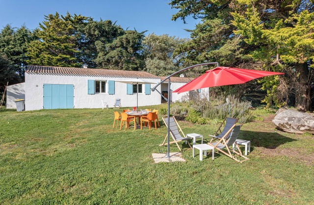 Holiday Home 'Maison 250m Plage - Grand Jardin' with Private Garden and Wi-Fi