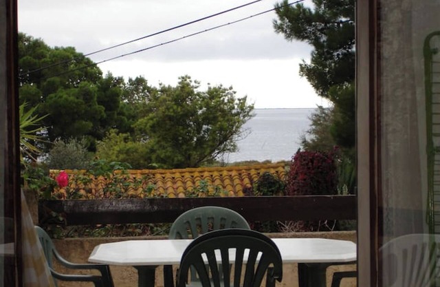 Holiday Home 'Maison Vacances Mer' with Lake View and Private Terrace