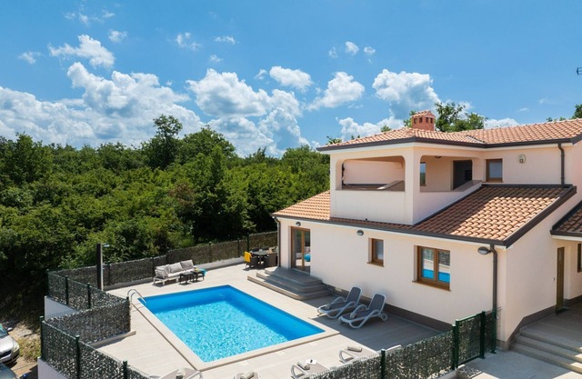 Holiday Home Mlačić Three Bedroom Holiday HomePool