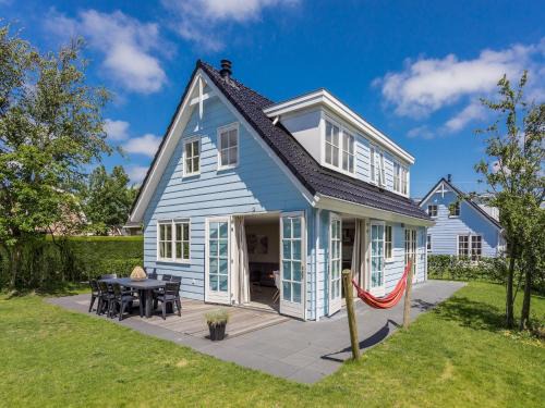 Holiday Home near Dutch Coast & Green Park