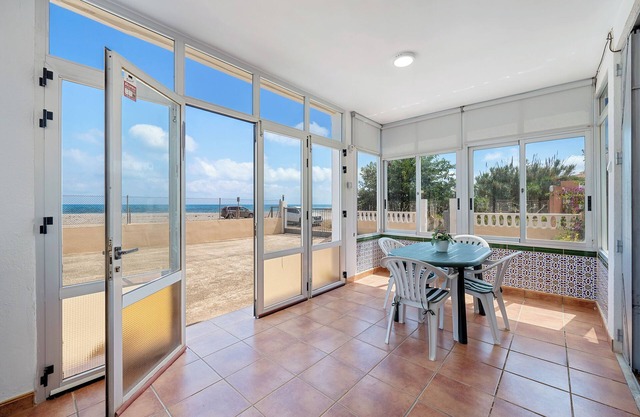 Holiday Home 'Planta Baja La Malvarrosa' with Sea View, Private Terrace and Wi-Fi