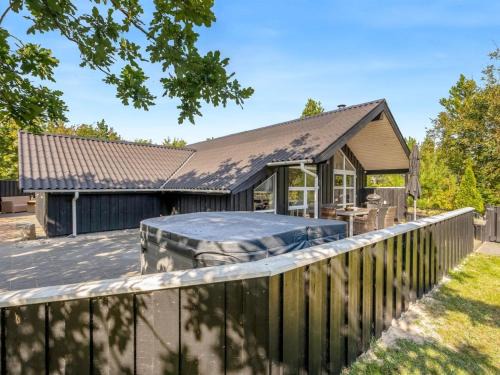 Holiday Home Roska - 1-3km from the sea by Interhome
