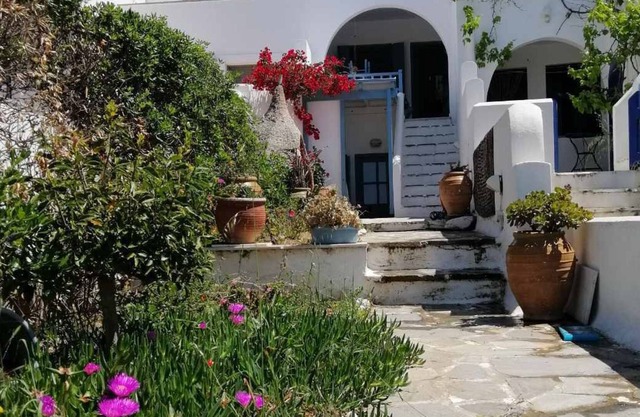 Holiday Home 'Traditional House In Naxos' with Shared Terrace, Shared Garden and Wi-Fi