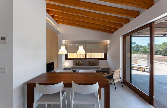 Holiday Home 'Twin Piscina' with Shared Pool, Wi-Fi and Air Conditioning
