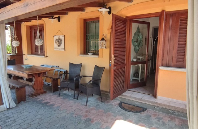 Holiday Home 'Villetta Girgolu' with Private Garden and Air Conditioning