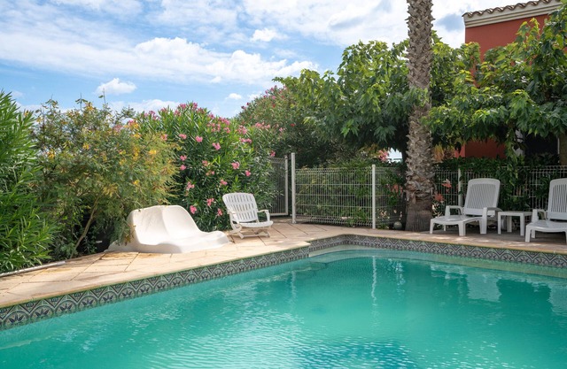 Holiday Home 'Villa Avec Piscine Partagée' with Shared Pool, Wi-Fi and Air Conditioning