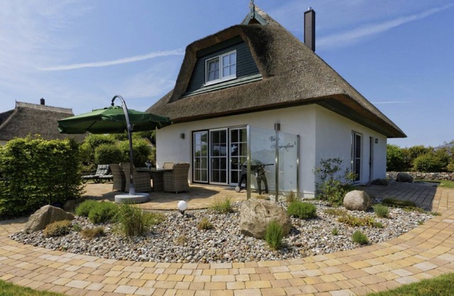Holiday Home 'Villa Sorgenfrei' with Lake View, Private Terrace and Wi-Fi