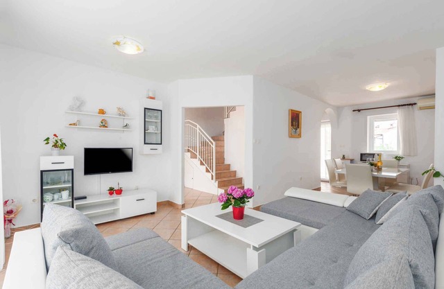 Holiday home with a beautiful garden in a quiet location