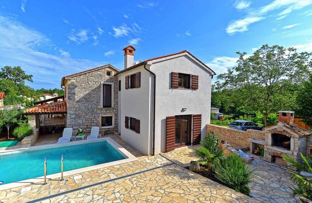 Holiday home with Pool