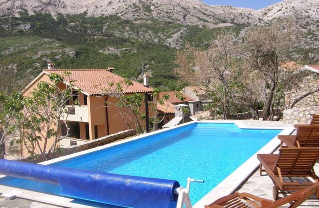 Holiday home with pool