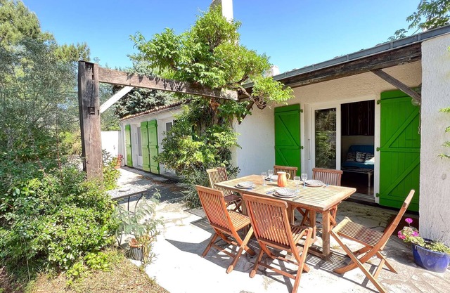 Holiday house near the beach with garden