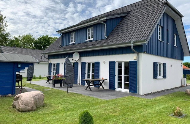Holiday house Altefähr for 1 - 6 persons with 3 bedrooms - Twin house