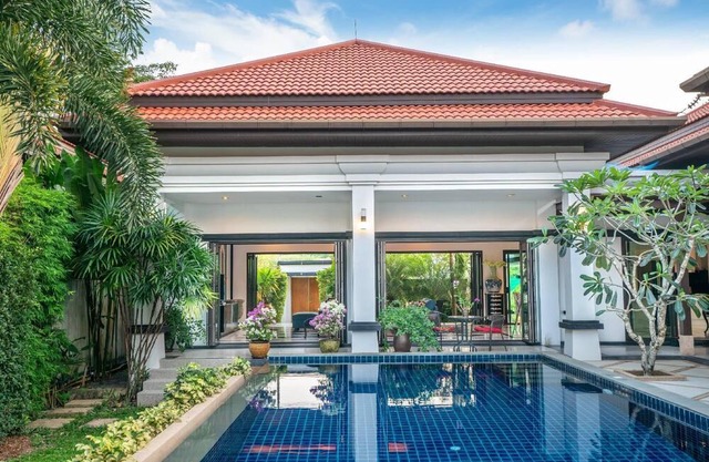 Holiday Bang Tao Beach Persons Bedrooms 