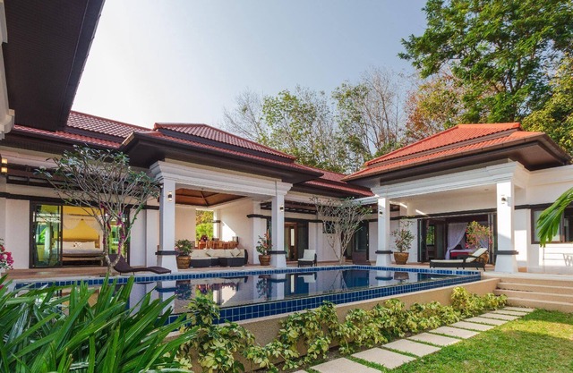 Holiday Bang Tao Beach Persons Bedrooms 