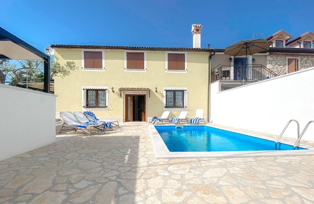 Holiday house Brtonigla for 1 - 6 persons with 3 bedrooms - Holiday home