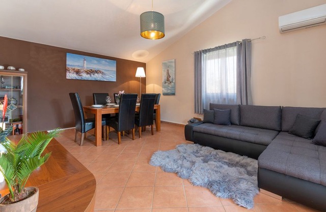 Holiday house Dracevac for 6 - 8 persons with 3 bedrooms - Holiday house
