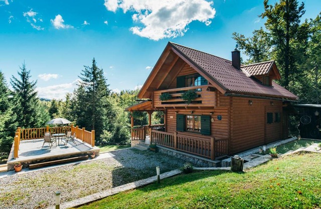 HOLIDAY HOUSE "JELENA", IN THE HEARTH OF NATURE, 5 mins walk to the lake, 30 mins by car to the Adriatic sea