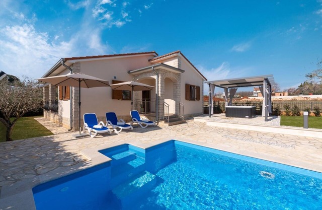 Holiday house Kastelir for 1 - 6 persons with 2 bedrooms - Holiday house