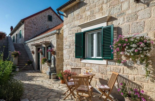 Holiday house Kljuc for 1 - 7 persons with 3 bedrooms - Holiday house