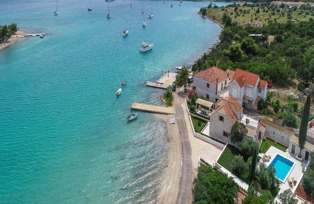 Holiday house Lovište for 1 - 8 persons with 3 bedrooms - Holiday house