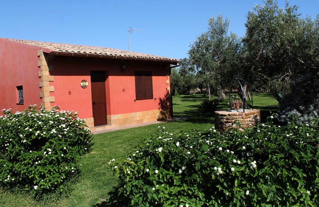HOLIDAY HOUSE OLIVE SCIACCA