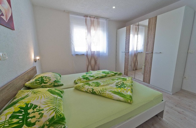 Holiday house Pula for 1 - 8 persons with 3 bedrooms - Holiday house
