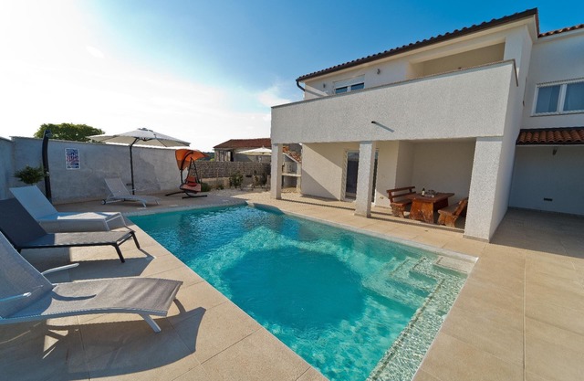 Holiday house Pula for 1 - 8 persons with 3 bedrooms - Holiday house
