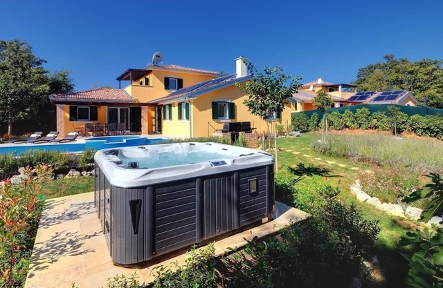 Holiday house Rezanci for 1 - 8 persons with 4 bedrooms - Holiday house