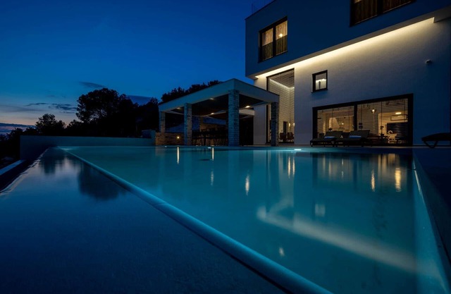 Holiday house Sibenik for 1 - 10 persons with 5 bedrooms - Holiday house