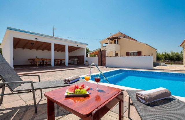 Holiday house Skradin for 1 - 7 persons with 4 bedrooms - Holiday house