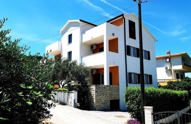 Holiday house Slatine for 1 - 20 persons with 5 bedrooms - Holiday apartment in one or multi-family