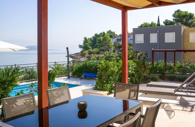 Holiday house Slatine for 1 - 12 persons with 6 bedrooms - Holiday home