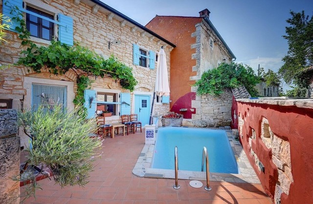 Holiday house Svetvinčenat for 1 - 4 persons with 2 bedrooms - Holiday home