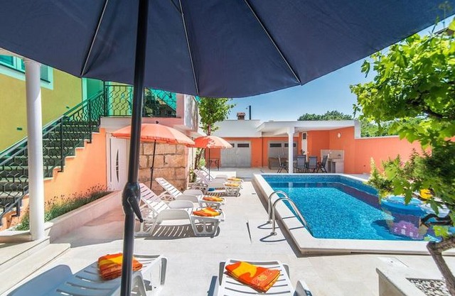 Holiday House Vlahovich