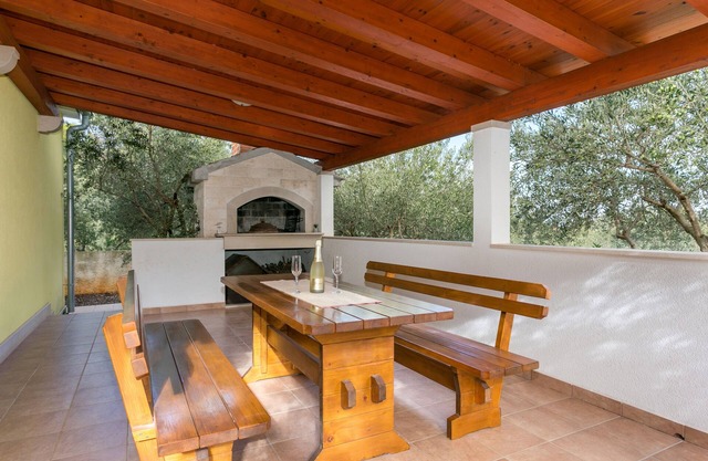 Holiday house with a parking space Mirca, Brač (K-22257)