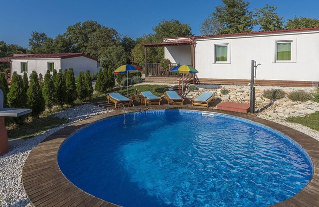 Holiday house with private pool for 6-8 persons in the holiday park Jelovci