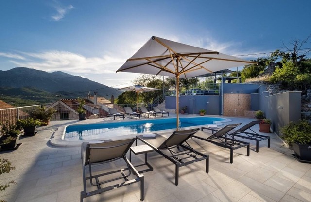 Holiday house Zupa for 1 - 10 persons with 4 bedrooms - Holiday home