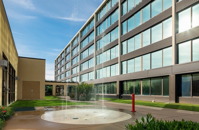 Holiday Inn and Suites Charleston West, an Ihg Hotel