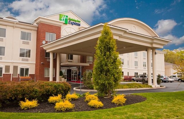 Holiday Inn Express and Suites Vineland Millville, an IHG Hotel