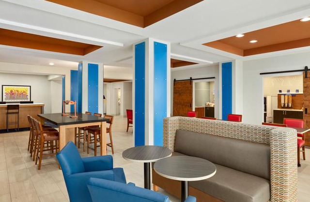 Holiday Inn Express Hotel & Suites Fort Myers West - The Forum