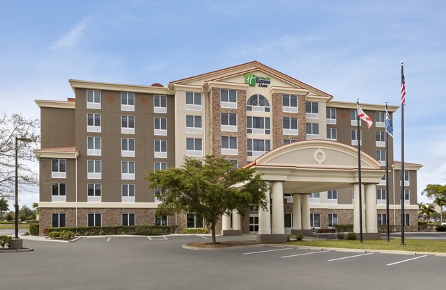 Holiday Inn Express Hotel & Suites Fort Myers East - the Forum, an Ihg Hotel