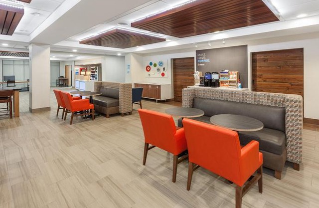 Holiday Inn Express Hotel & Suites Providence-Woonsocket