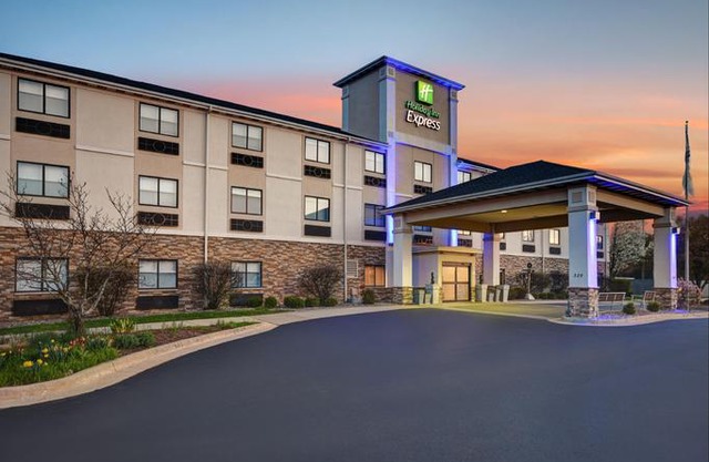 Holiday Inn Express Marshall