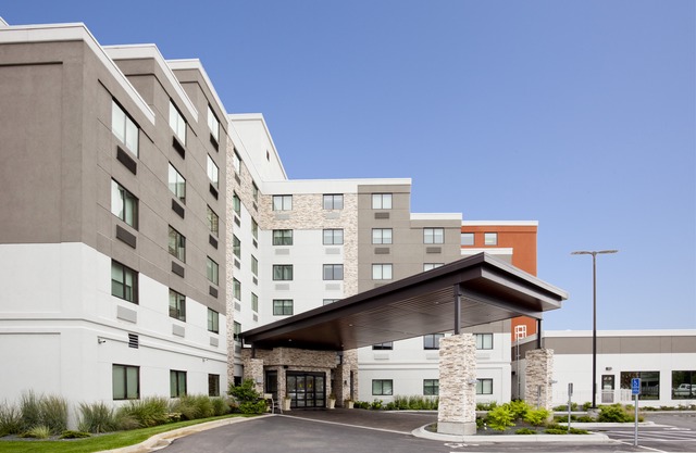 Holiday Inn Express Roseville-St. Paul, an Ihg Hotel