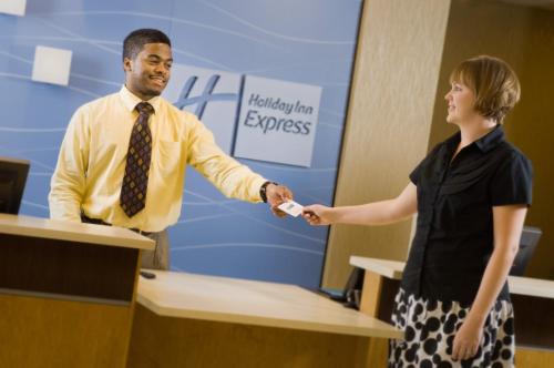 Holiday Inn Express Suites Alexandria Fort Belvoir Ihg Hotel 