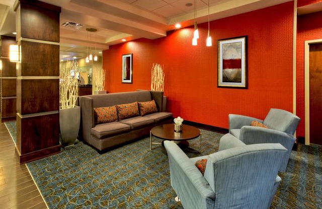 Holiday Inn Express & Suites Oak Ridge