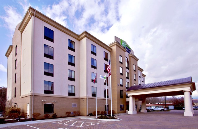 Holiday Inn Express & Suites Oak Ridge, an Ihg Hotel
