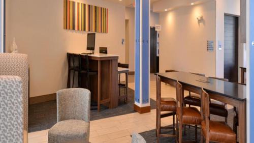 Holiday Inn Express & Suites - Southgate - Detroit Area by IHG