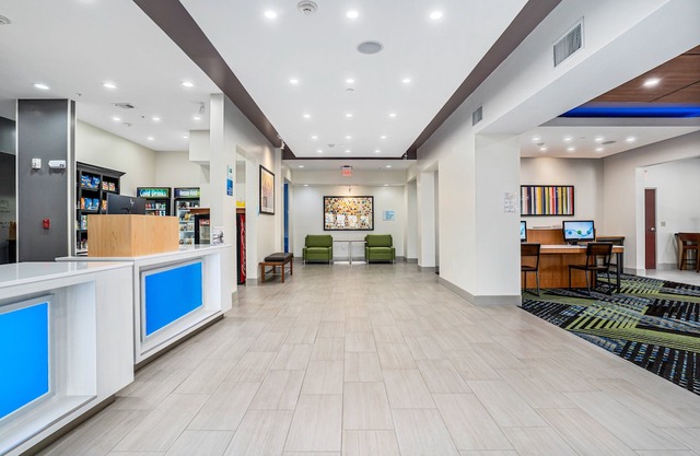 Holiday Inn Express Suites Van Smith Ihg Hotel 